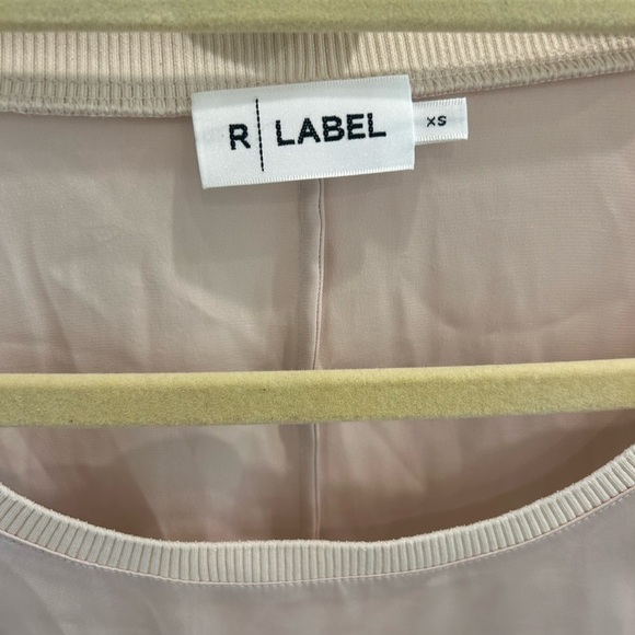 R Label Cream Front Pocket Satin Tank Size XS Excellent condition! - Picture 2 of 4